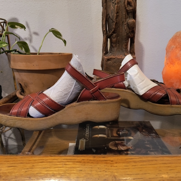 Vintage 1970s Famolare Sandals Wavy Wedge Sandal Get There Burnt Orange 6.5 M - Picture 6 of 9